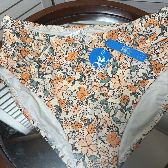 NWT Cupshe Plus Size Floral Bikini Set 2x - Picture 3 of 10